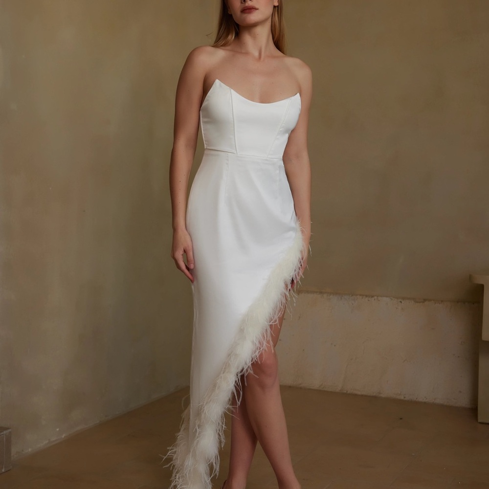 Elegant White Strapless Dress
